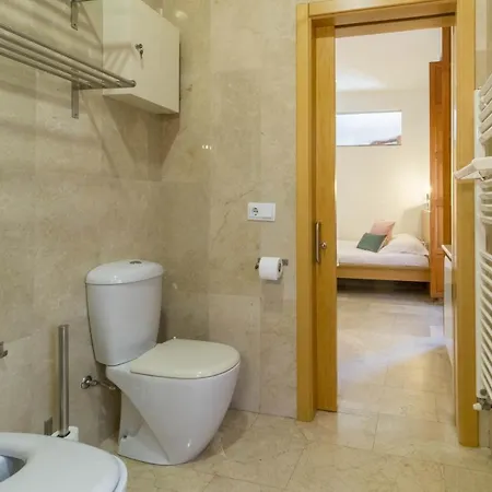 아파트 Lovely Apartment!