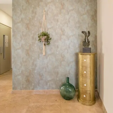 아파트 Lovely Apartment!